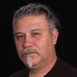 Luis Valderas headshot